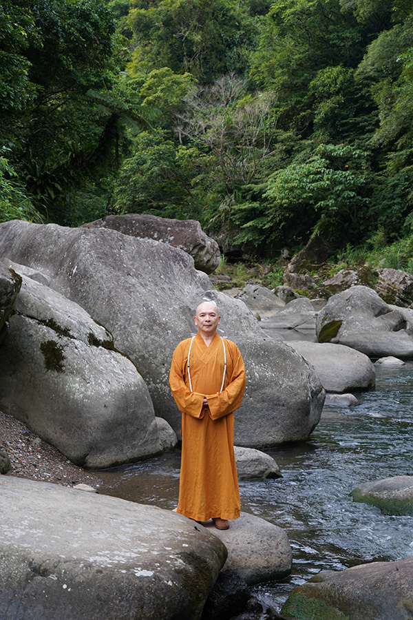 釋湛阿-Shi, Zhan-Ah--於-淡蘭古道-風景-巨石 與 溪流