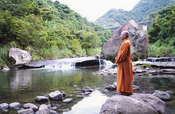 釋湛阿-Shi, Zhan-Ah--站於-淡蘭古道-風景-祖孫石（萬年石）