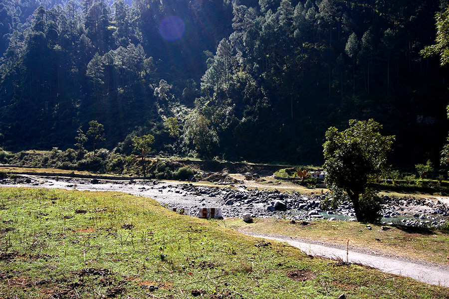 釋湛阿-Shi, Zhan-Ah--印度-預選道場-Uttarakhand（烏塔拉坎德邦）地區的風景-中間-為 恆河支流 流過