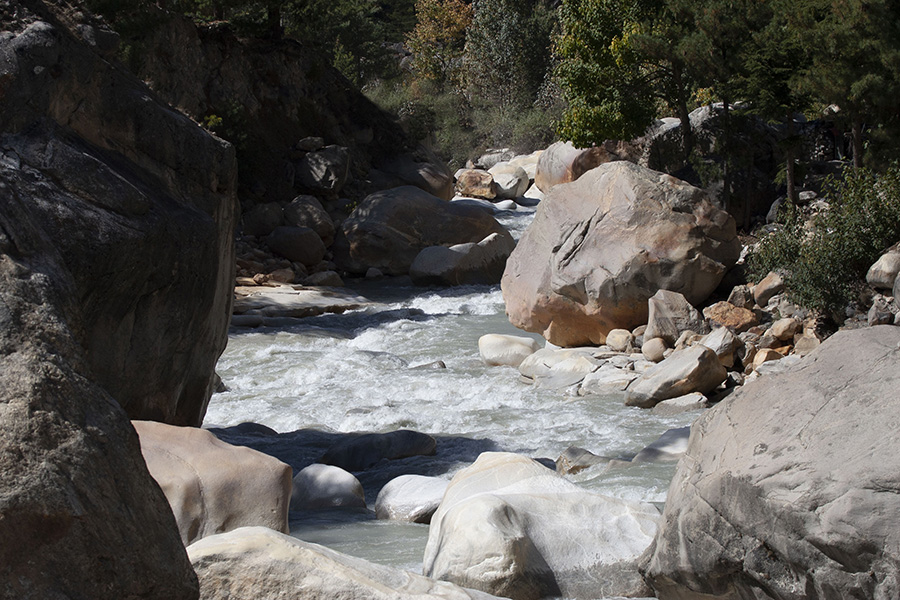 釋湛阿-Shi, Zhan-Ah--印度-預選道場-Uttarakhand（烏塔拉坎德邦）地區的風景-巨石與河流