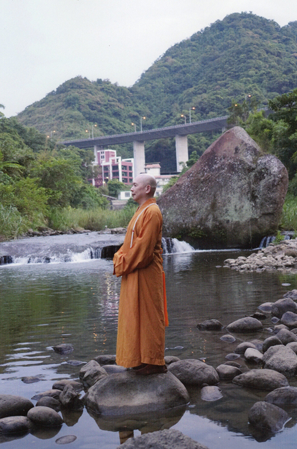 釋湛阿-Shi, Zhan-Ah--淡蘭古道-石碇段-祖孫石（萬年石）-與-東興-石川水岸